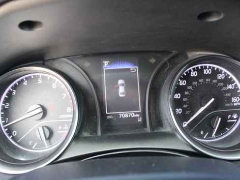 Used 2021 Toyota Camry SE image 19