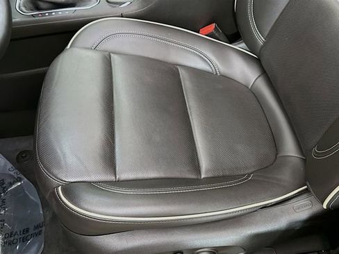 Used 2023 Chevrolet Traverse Premier image 23