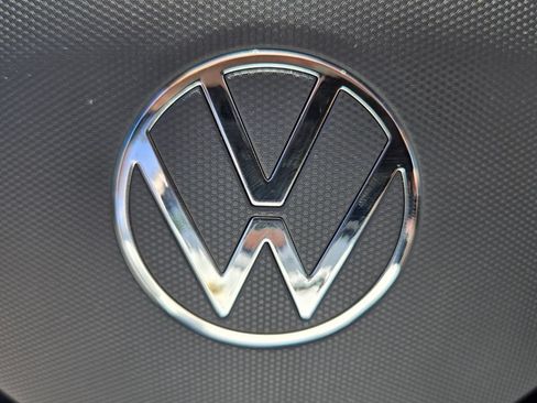 Certified 2022 Volkswagen Taos SE FWD image 28