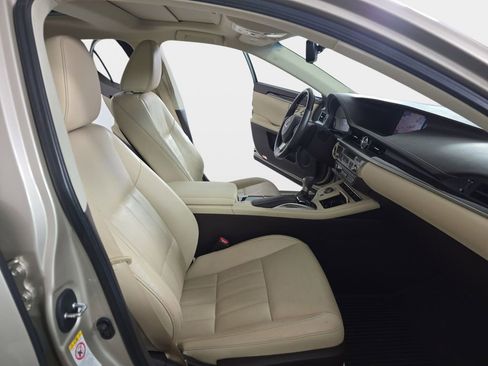 Used 2016 Lexus ES 350 w/ Luxury Package w/Wood Trim FWD image 10