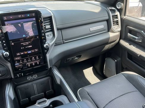 Used 2025 RAM 2500 Laramie AWD/4WD image 31
