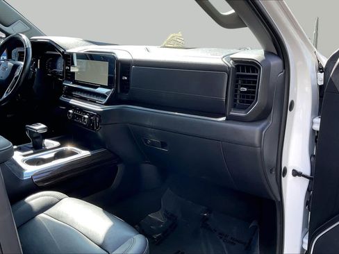 Used 2022 Chevrolet Silverado 1500 LT Trail Boss w/ LT Trail Boss Premium Package AWD/4WD image 16