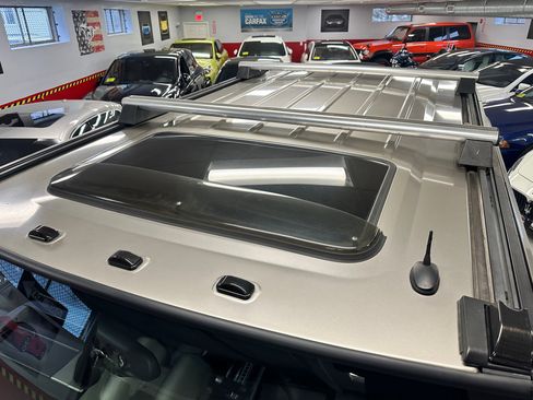 Used 2004 HUMMER H2 w/ Preferred Equipment Group image 21