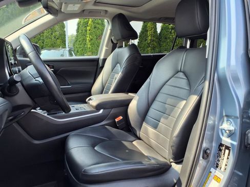 Used 2020 Toyota Highlander XLE image 14
