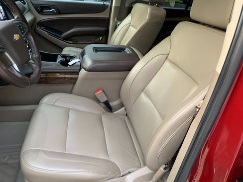 Used 2018 Chevrolet Suburban LT w/ Luxury Package AWD/4WD image 19