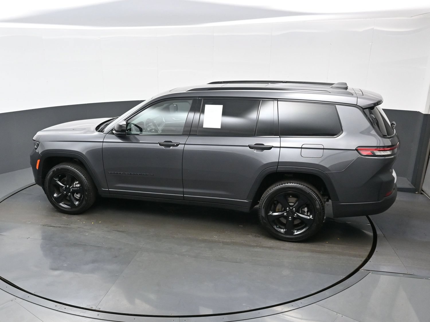Used 2024 Jeep Grand Cherokee L Limited w/ Black Appearance Package AWD/4WD image 36