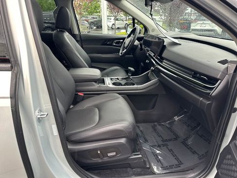 Used 2025 Kia Carnival SX Prestige FWD image 18