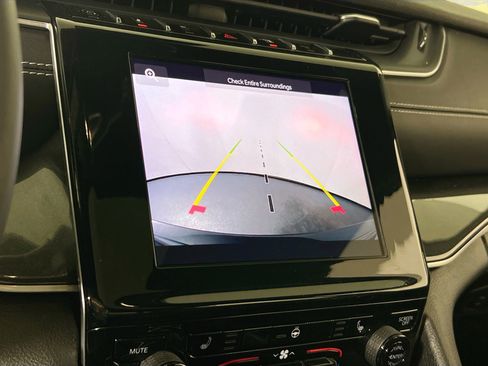 Used 2023 Jeep Grand Cherokee Altitude image 13