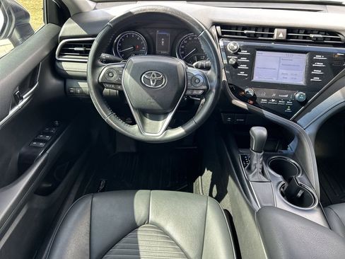 Used 2019 Toyota Camry image 13