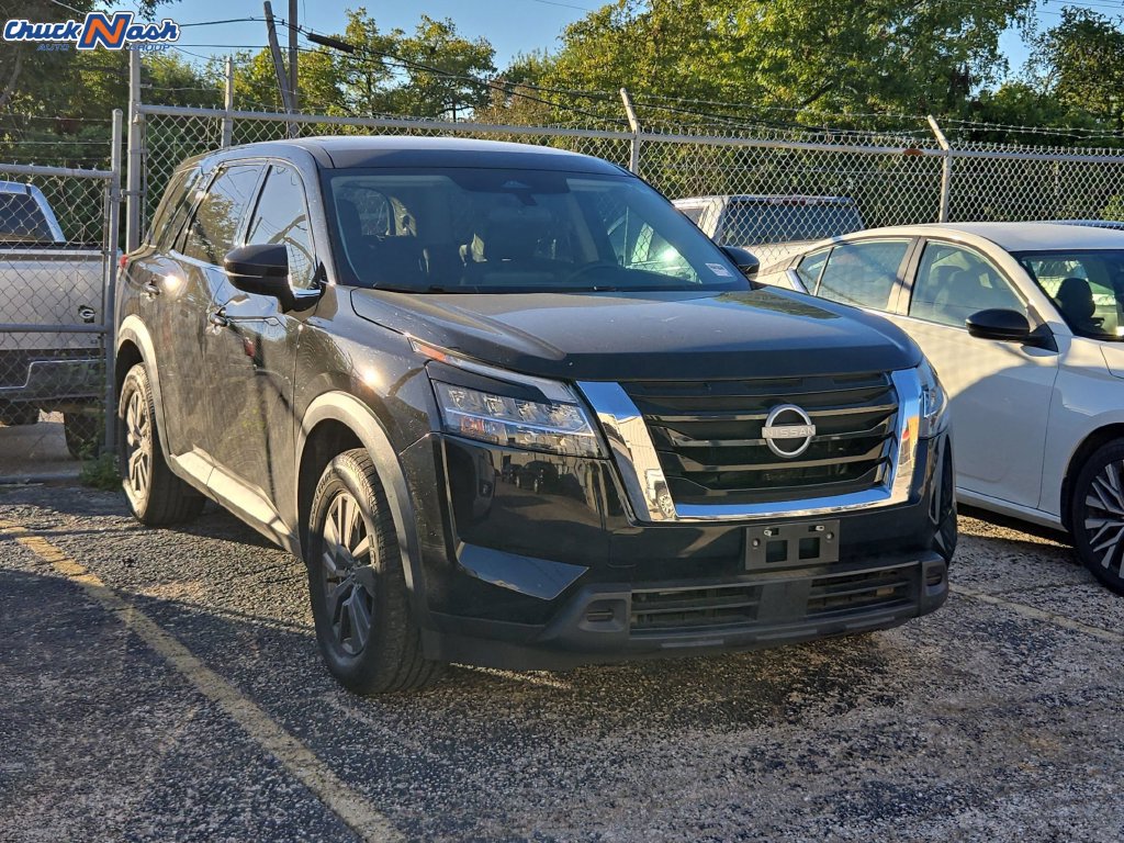 Used 2022 Nissan Pathfinder S FWD image 1
