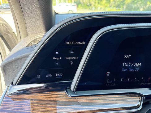 Used 2023 Cadillac Escalade Premium Luxury image 31