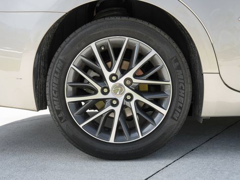 Used 2018 Lexus ES 350 w/ Luxury Package w/Wood Trim FWD image 13