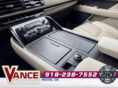 Used 2024 Lincoln Navigator Premiere AWD/4WD image 23