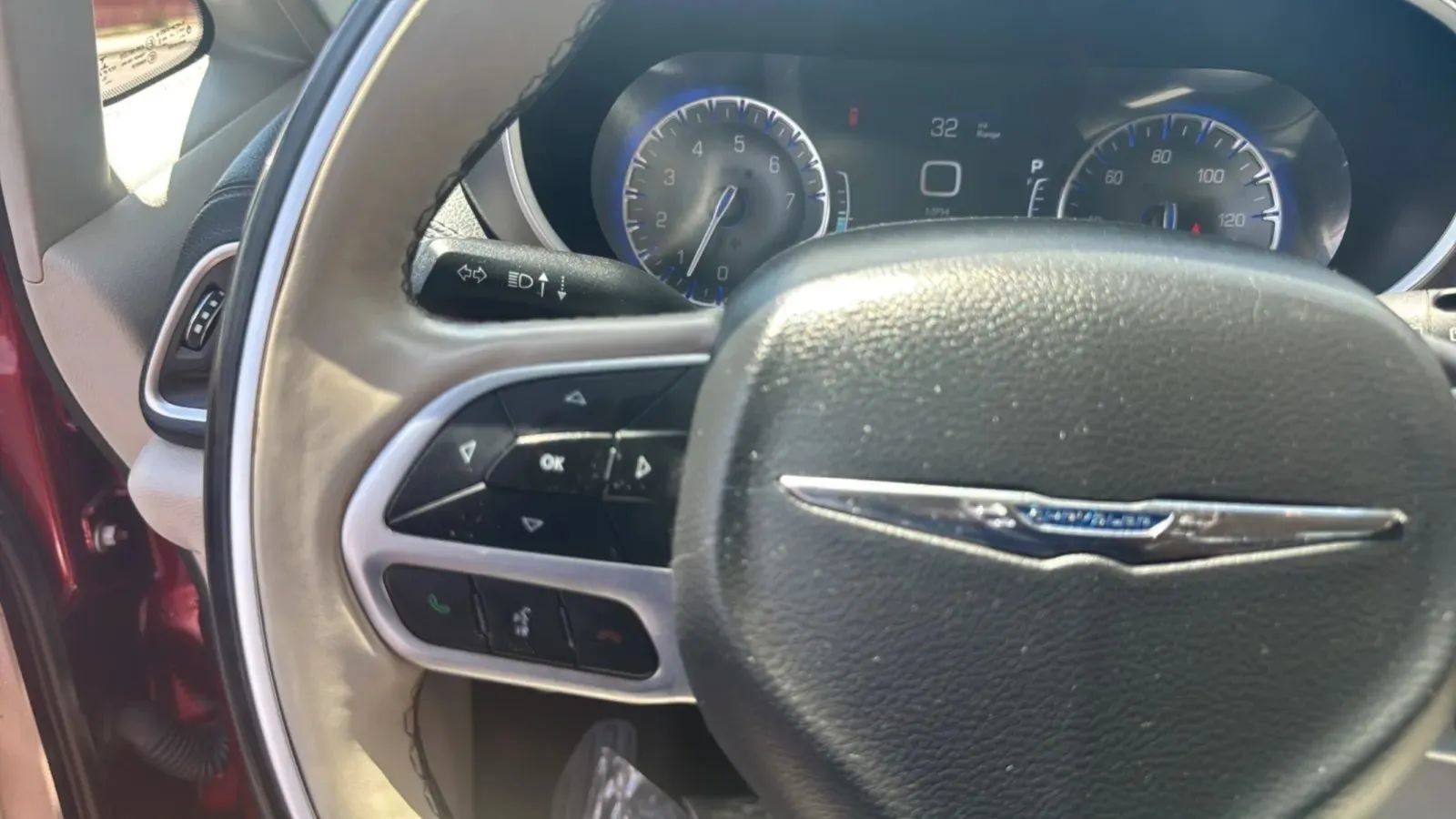 Used 2017 Chrysler Pacifica Limited FWD image 30