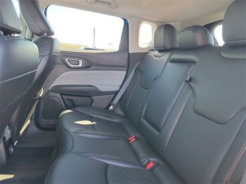 Certified 2022 Jeep Compass Latitude image 13