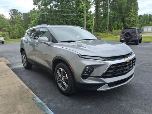 Used 2024 Chevrolet Blazer LT w/ Convenience Package FWD image 3