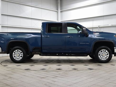 Used 2025 Chevrolet Silverado 2500 LT image 9