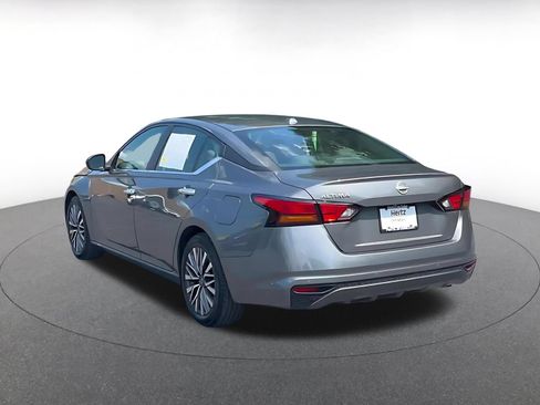 Used 2025 Nissan Altima 2.5 SV FWD image 9
