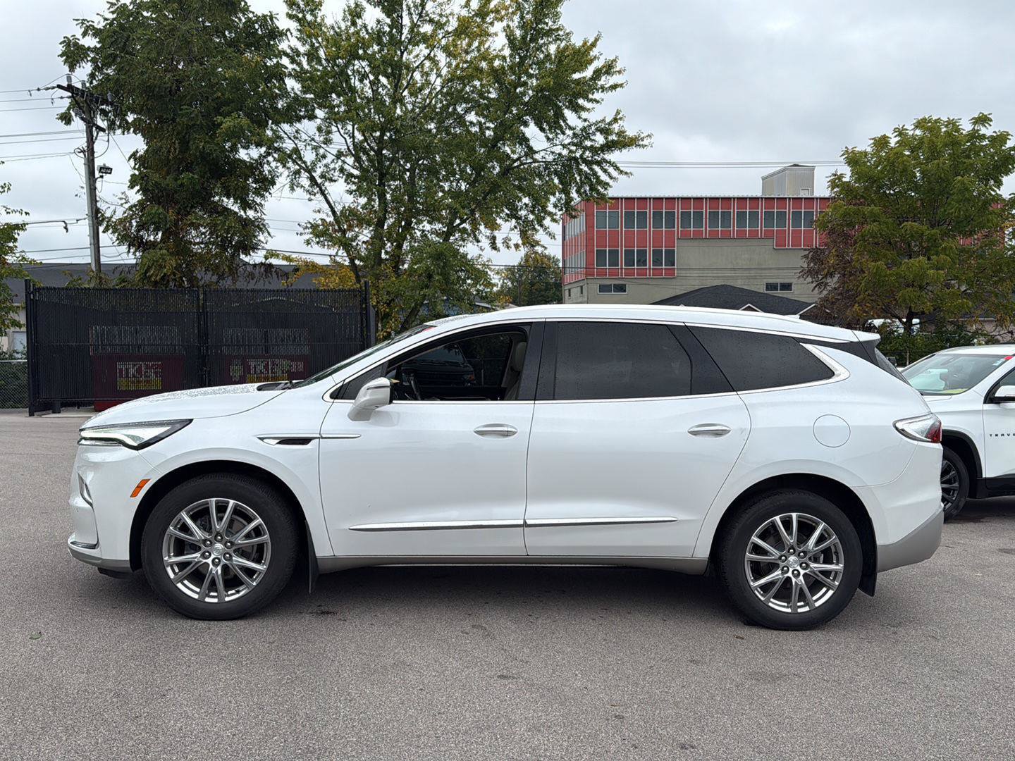 Used 2022 Buick Enclave Essence w/ Experience Buick Package AWD/4WD image 6