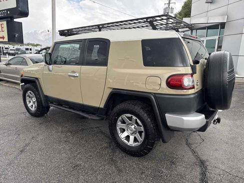 Used 2014 Toyota FJ Cruiser 4WD w/ Upgrade Package image 6