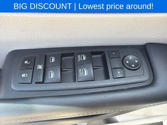 Used 2023 Chrysler Pacifica Touring-L FWD image 30