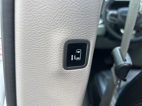 Used 2023 Chrysler Pacifica Touring-L FWD image 43