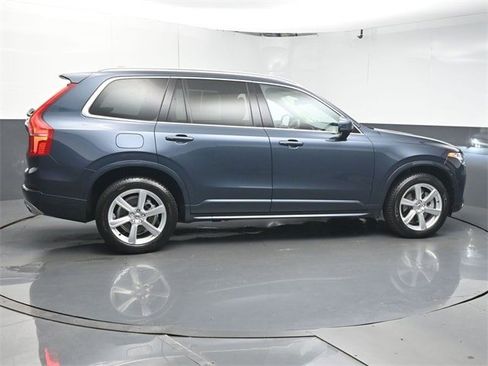 Used 2021 Volvo XC90 T5 Momentum w/ Climate Package image 8