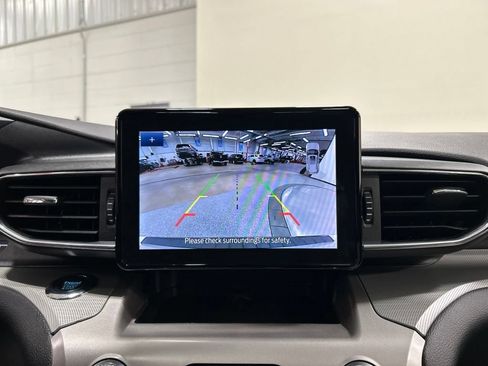 Certified 2022 Ford Explorer XLT w/ Equipment Group 202A AWD/4WD image 21