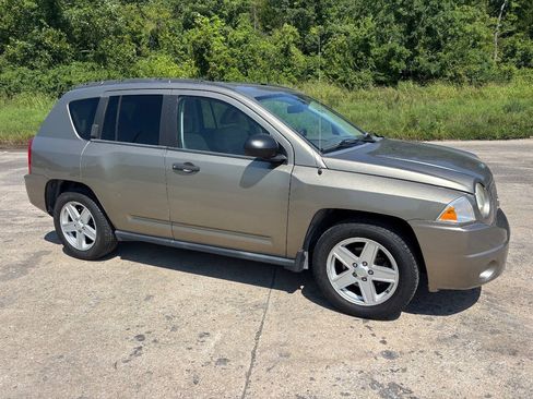 Used 2007 Jeep Compass Sport FWD image 5