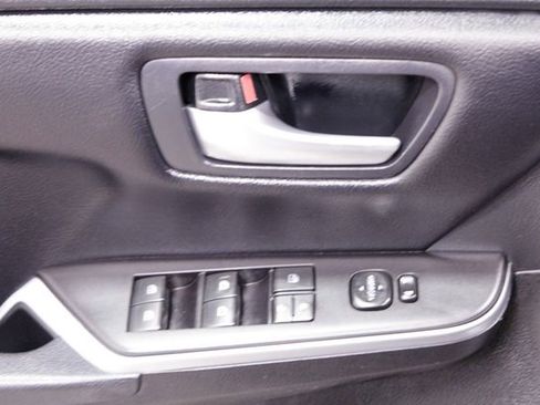 Used 2017 Toyota Camry SE image 22