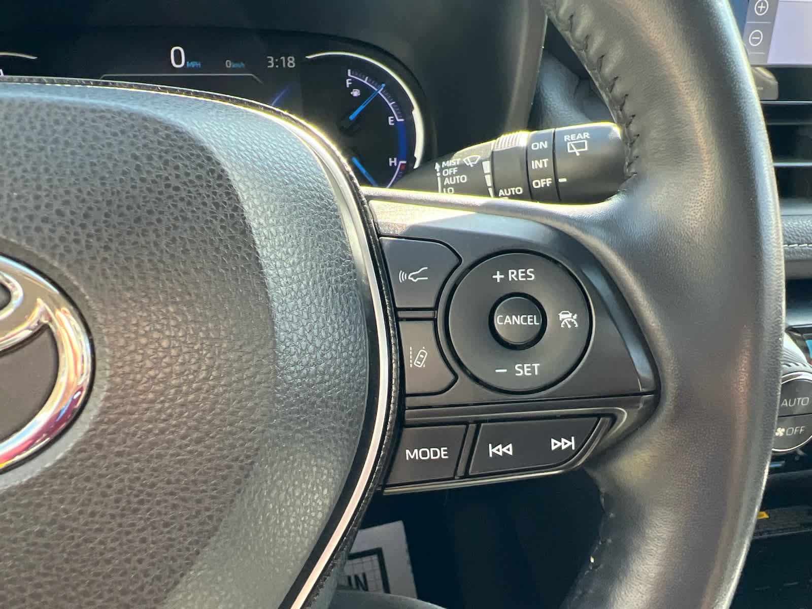 Used 2020 Toyota RAV4 Limited AWD/4WD image 19