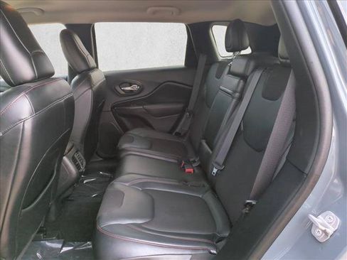 Used 2014 Jeep Cherokee Trailhawk w/ Comfort/Convenience Group AWD/4WD image 18