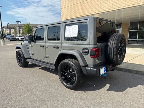 Used 2022 Jeep Wrangler Unlimited Sahara w/ Cold Weather Group AWD/4WD image 2