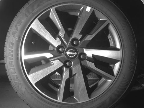Used 2025 Nissan Versa SV FWD image 15