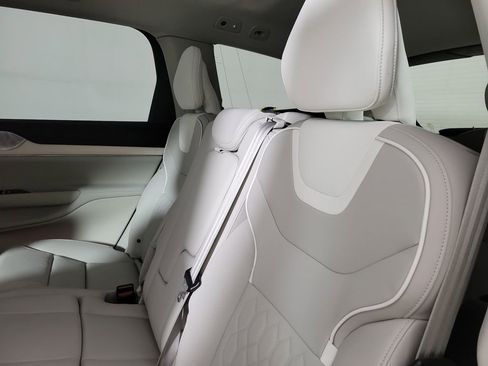 Used 2025 Volvo EX90 Ultra image 11