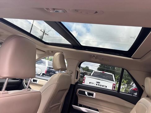 Used 2022 Ford Explorer XLT AWD/4WD image 18