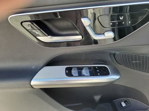 Certified 2025 Mercedes-Benz GLC 300 image 19