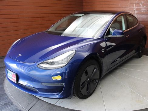 Used 2020 Tesla Model 3 Standard Range Plus image 14
