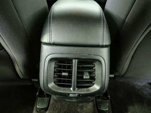 Used 2019 Jeep Cherokee Latitude w/ Popular Appearance Group FWD image 17