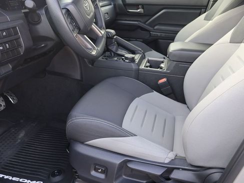 Used 2025 Toyota Tacoma TRD Sport image 20