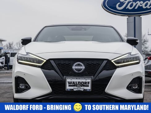 Used 2023 Nissan Maxima SR w/ Sport Mat Group image 2