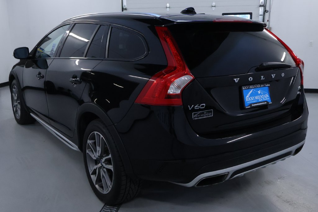 Used 2018 Volvo V60 T5 Cross Country AWD/4WD image 5
