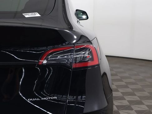 Used 2022 Tesla Model Y Long Range AWD/4WD image 17