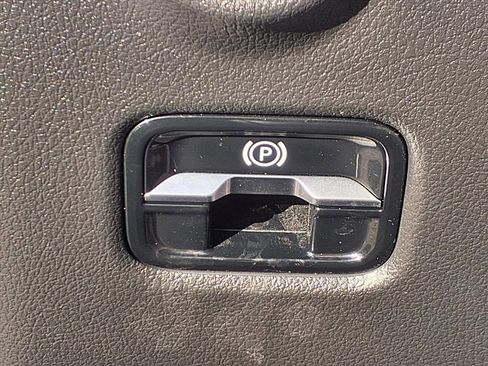 Used 2023 Mercedes-Benz C 300 4MATIC Sedan image 11