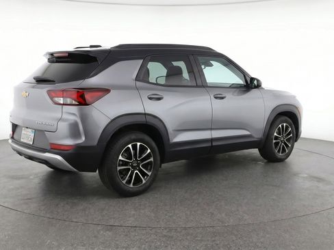 Used 2025 Chevrolet TrailBlazer LT FWD image 9