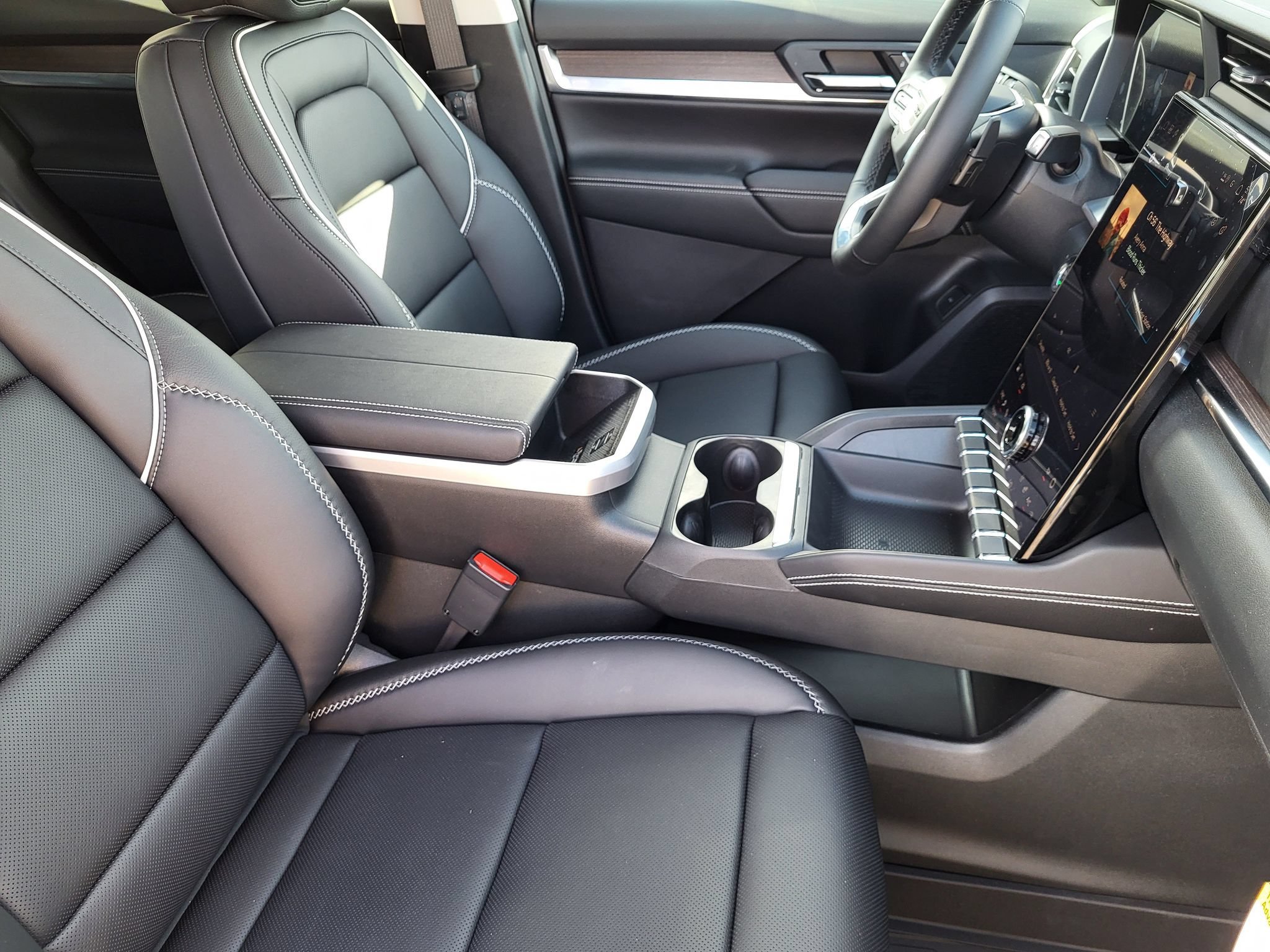 New 2027 GMC Terrain Denali w/ LPO, Floor Liner Package AWD/4WD image 9