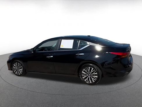 Used 2025 Nissan Altima 2.5 SV FWD image 10