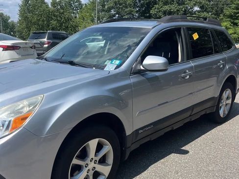 Used 2013 Subaru Outback 2.5i Limited w/ Moonroof Pkg AWD/4WD image 2