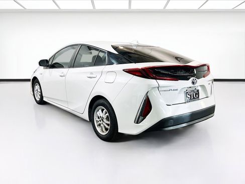 Used 2021 Toyota Prius Prime LE image 5