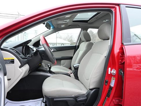 Used 2013 Kia Forte EX w/ Premium Pkg image 11